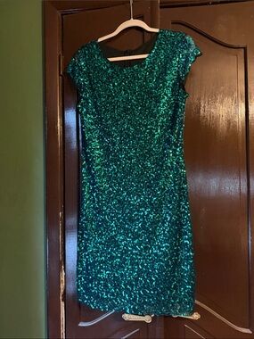 Sequined Green Cap-Sleeve Cocktail Dress